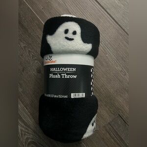 Celebrate Halloween Plush Throw - Black and White